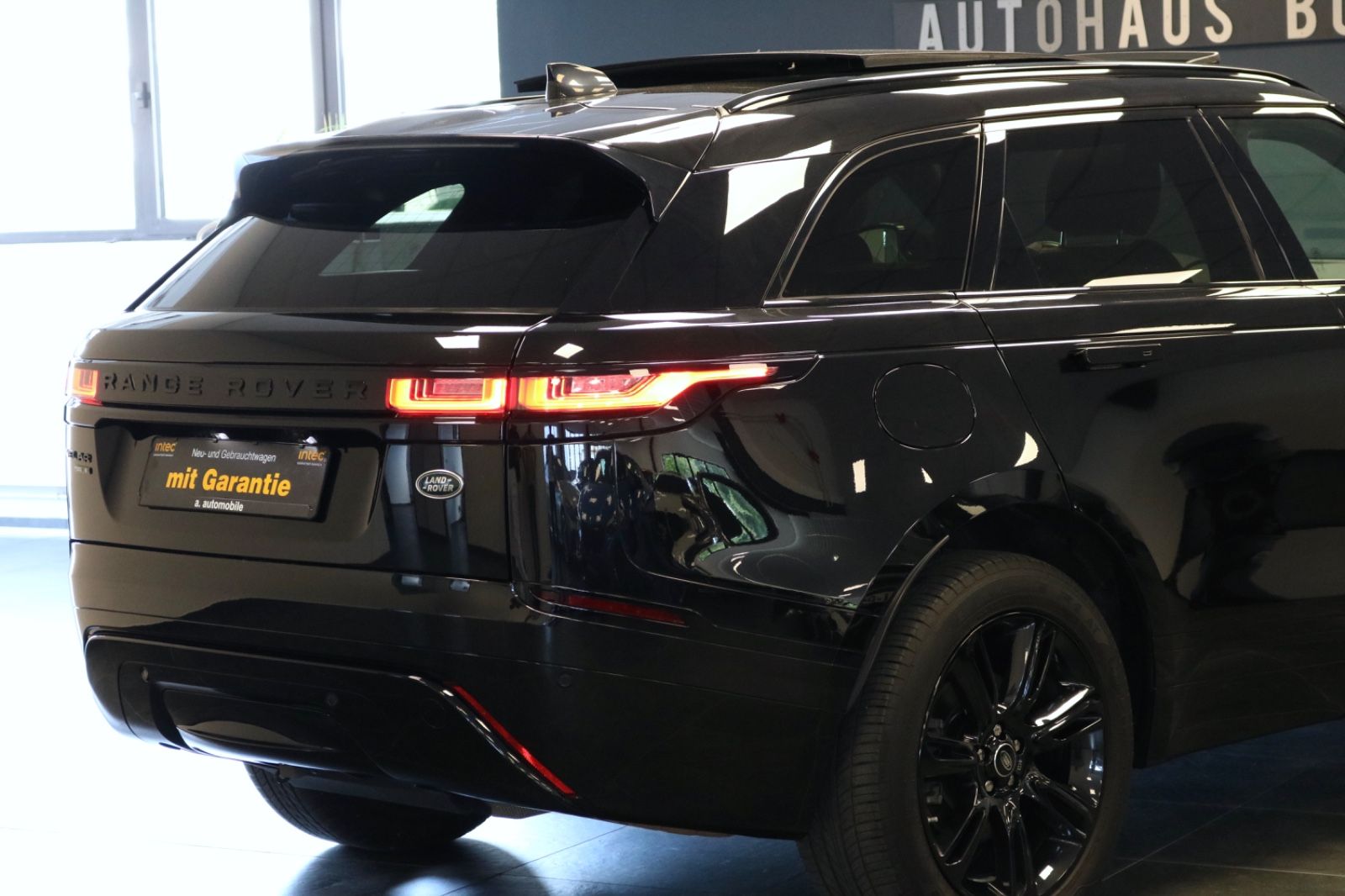 Range Rover Velar R-Dynamic - Samsaru's Car Outlet