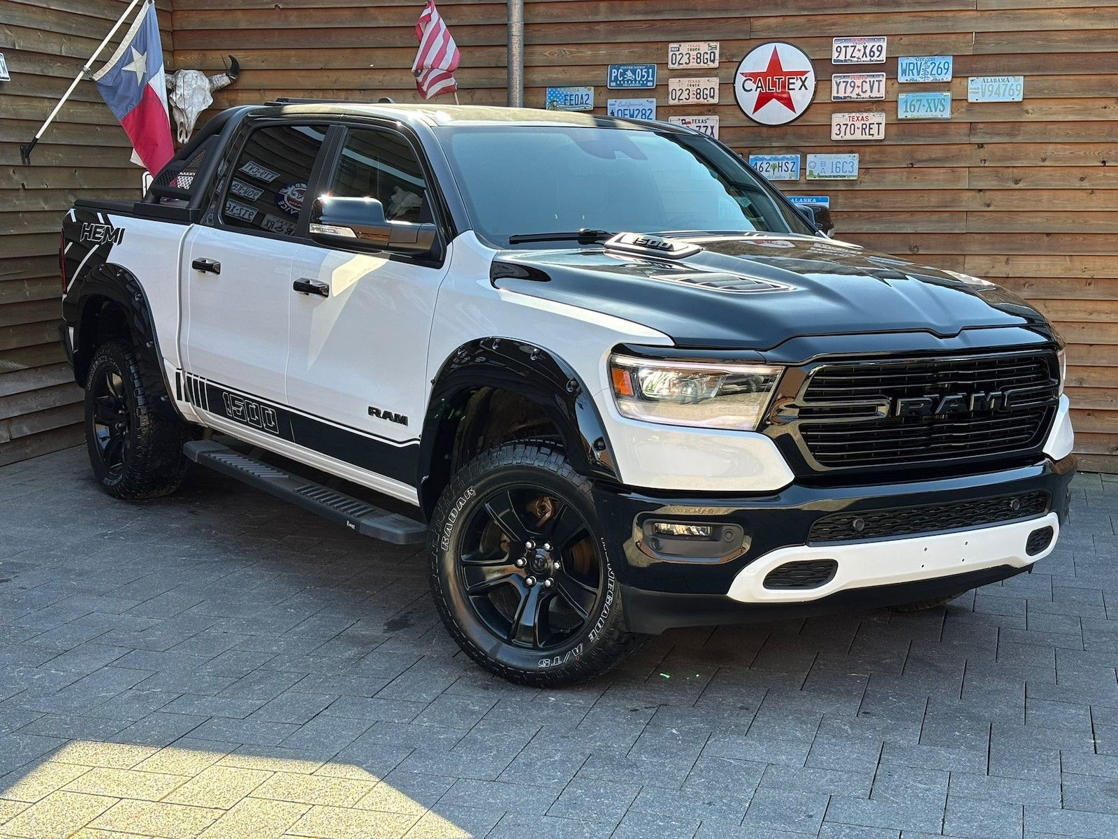 Dodge RAM 1500 Laramie 5.7L 12Zoll Display 4x4 LPG AHK