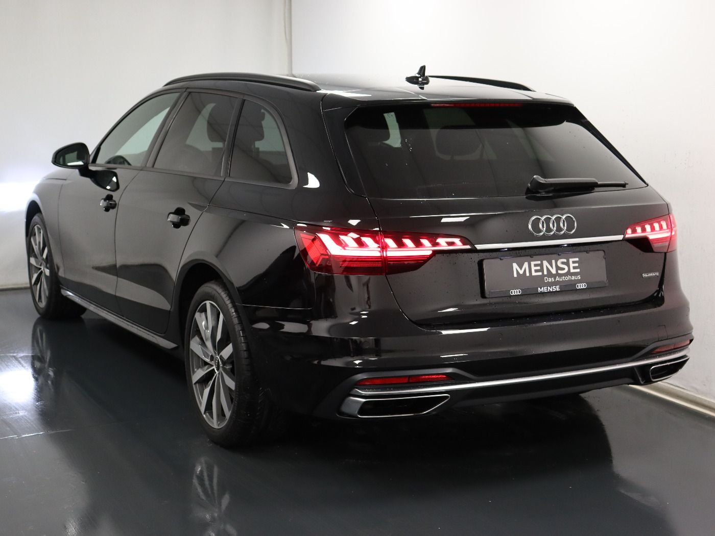 Audi A4 Avant 40 TDI quattro S tronic Advanced - Samsaru's Car Outlet