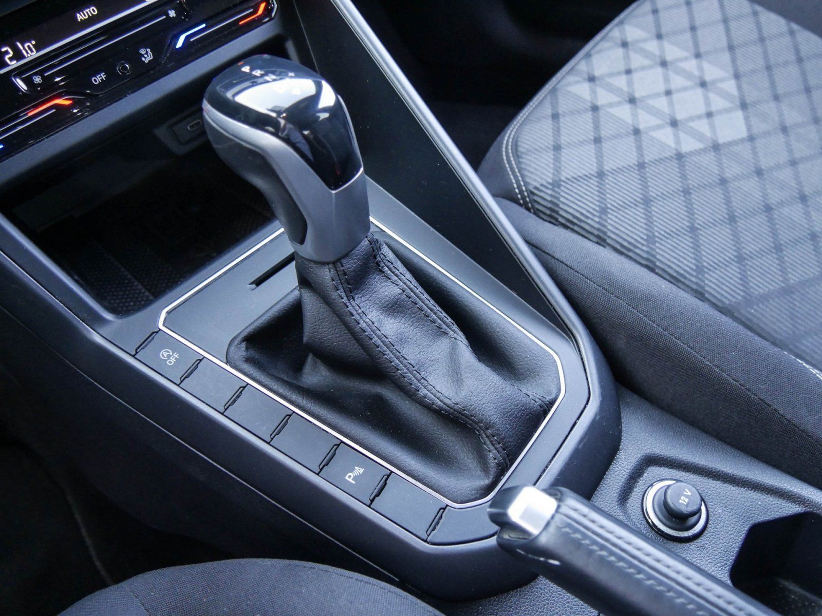 Volkswagen Taigo 1.5 TSI R-Line - Samsaru's Car Outlet