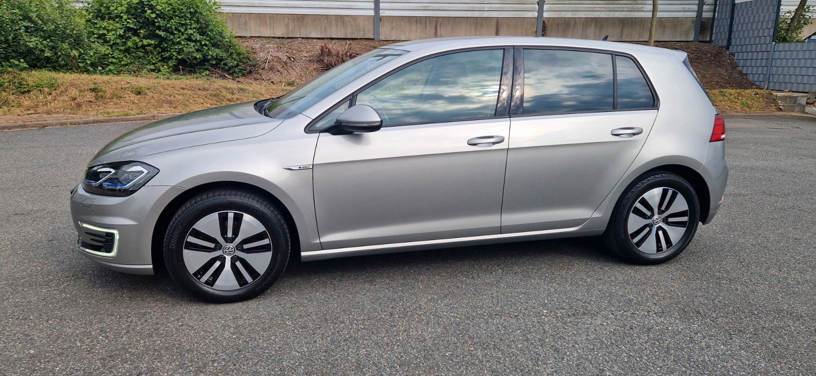 Volkswagen Golf VII e-Golf - Samsaru's Car Outlet