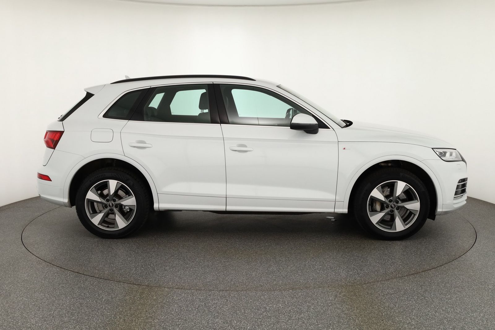 Audi Q5 55 TFSIe 2x S-Line quattro - Samsaru's Car Outlet