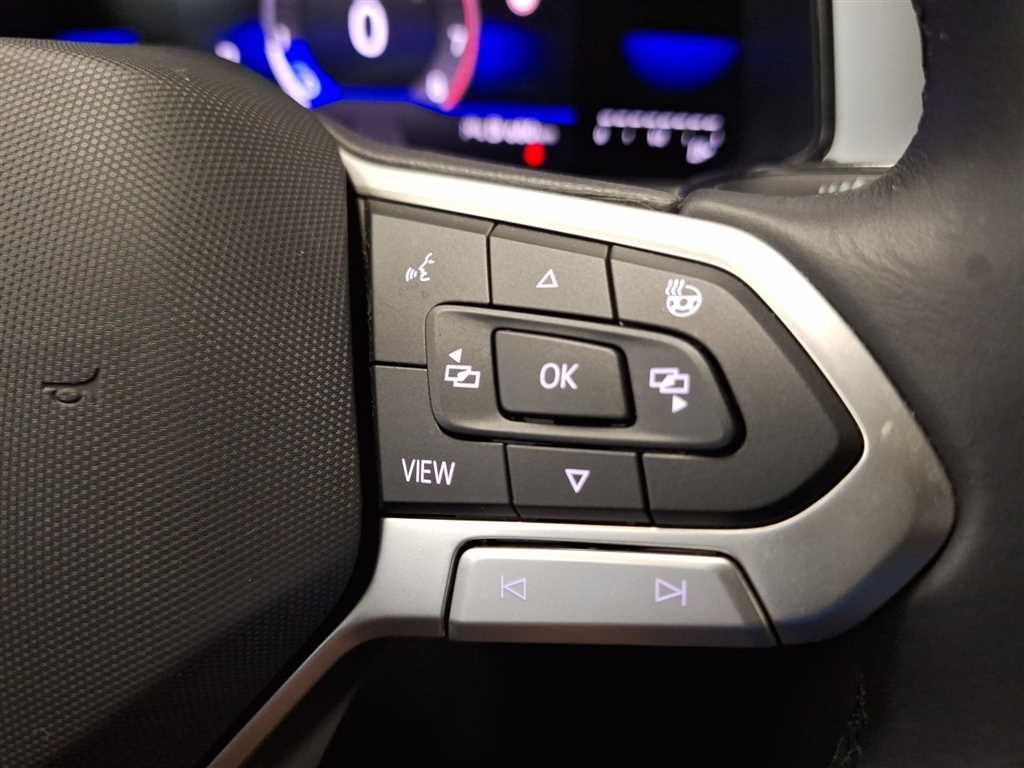 Volkswagen T-Roc Life 1.5 TSI DSG - Samsaru's Car Outlet