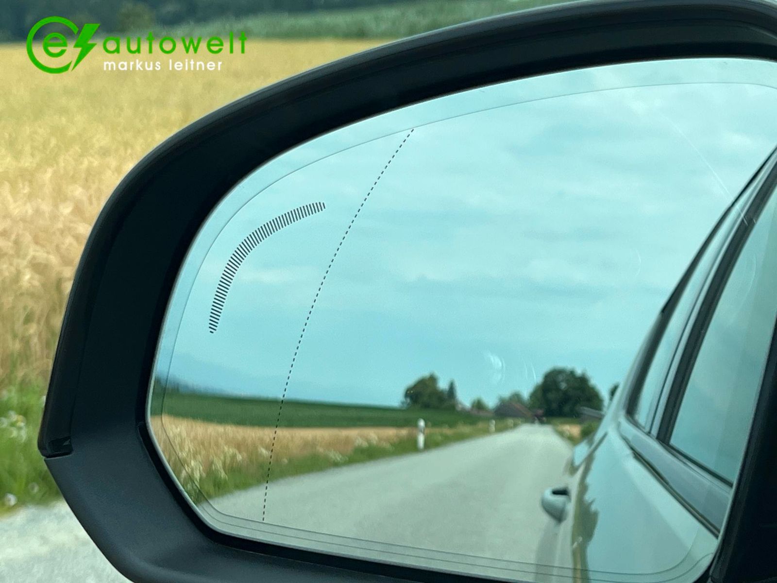 Volvo XC40 Plus Recharge Pure AWD - Samsaru's Car Outlet