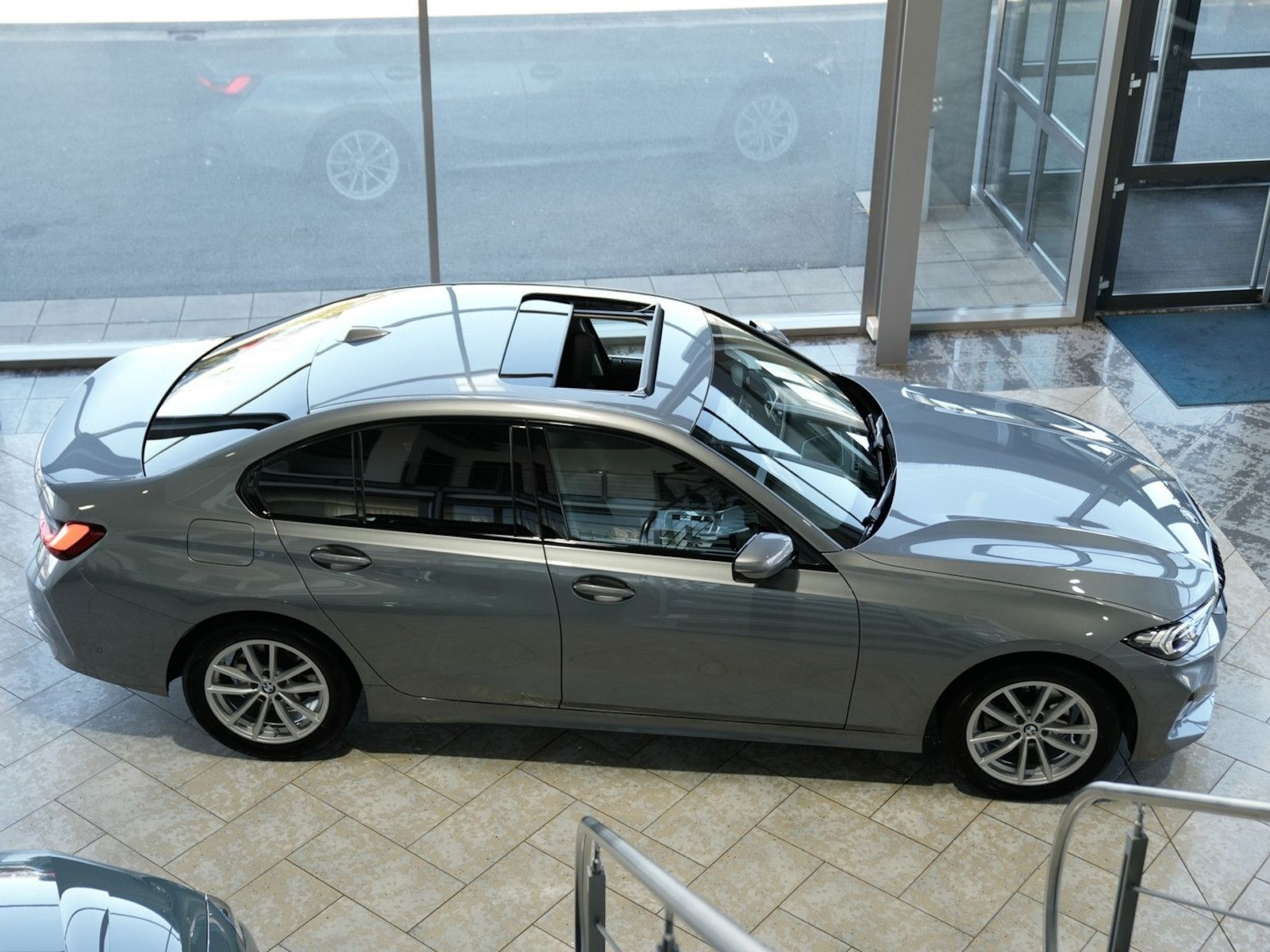 BMW 320d xDrive Memory Glasdach 360K Head-Up