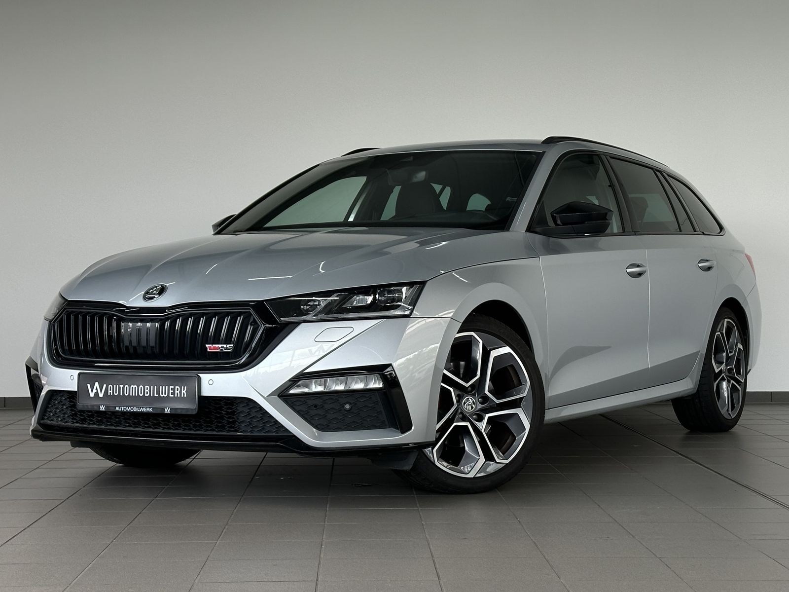 Skoda Octavia Combi RS 4x4 - Samsaru's Car Outlet