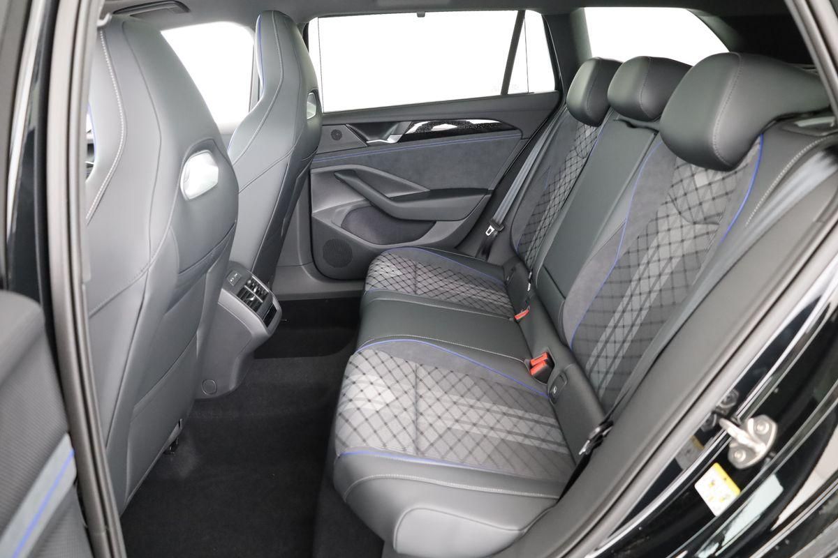 Volkswagen Passat Variant TDI DSG 4M R-LINE, Pano, AHK, IQ.