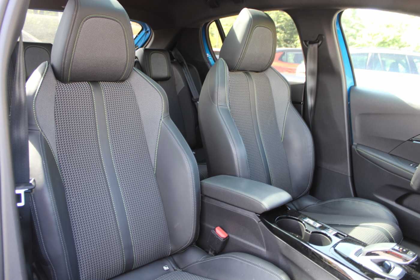 Peugeot 208 Elektromotor 136 Allure - Samsaru's Car Outlet