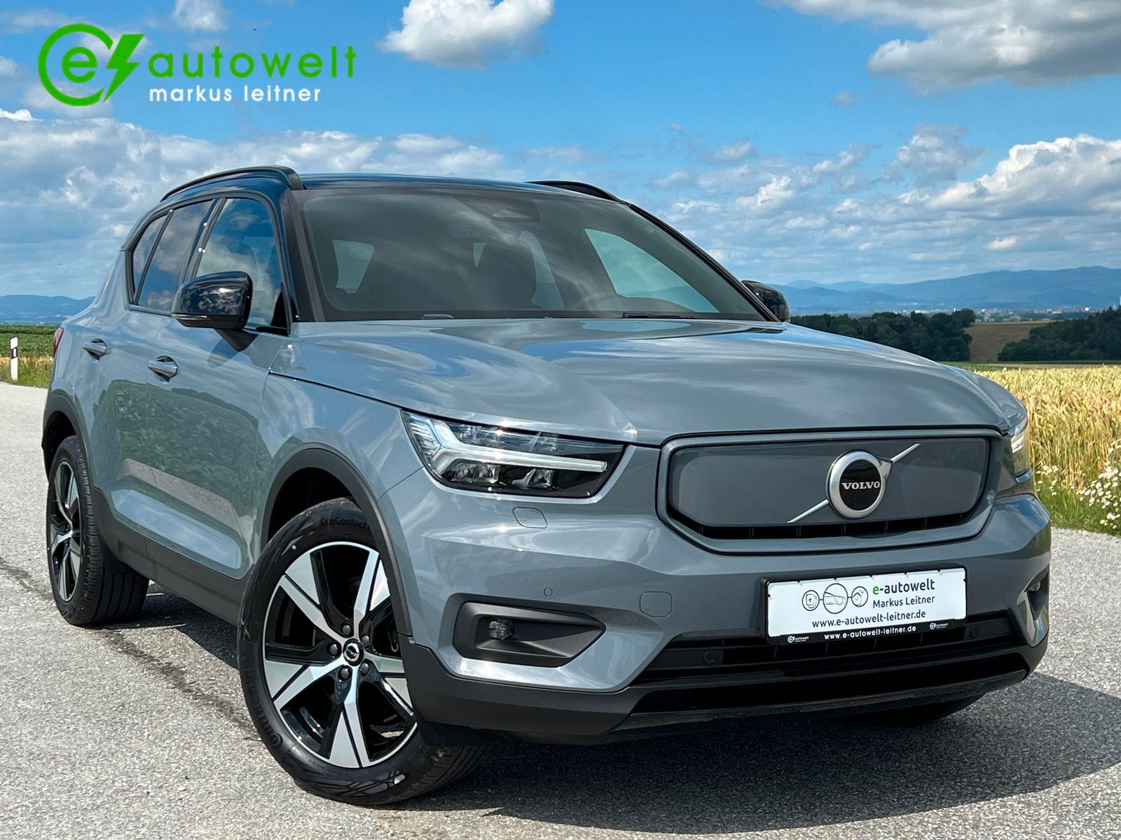 Volvo XC40 Recharge P8 AWD R-Design - Samsaru's Car Outlet