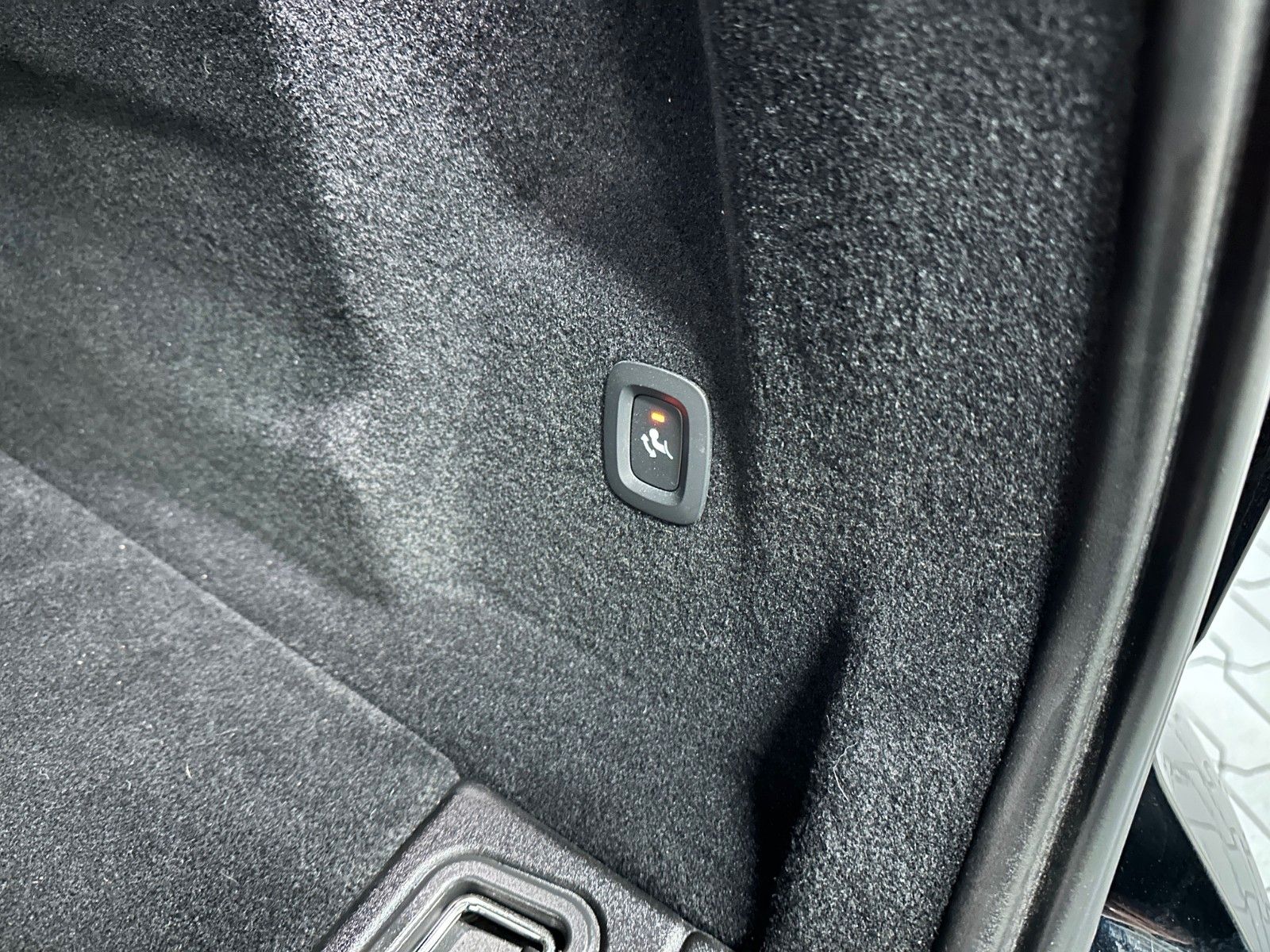 Volvo XC60 R-Design AWD *19Zoll*AHK*360°*Harman/Kardon