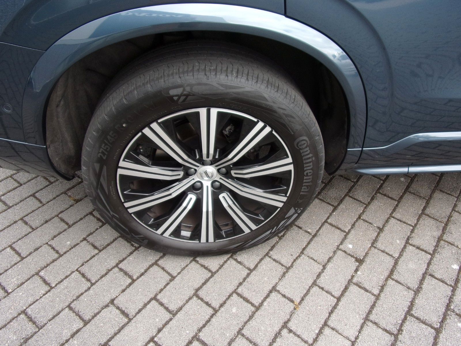 Volvo XC 90 B5 Ultimate Dark AWD - Samsaru's Car Outlet