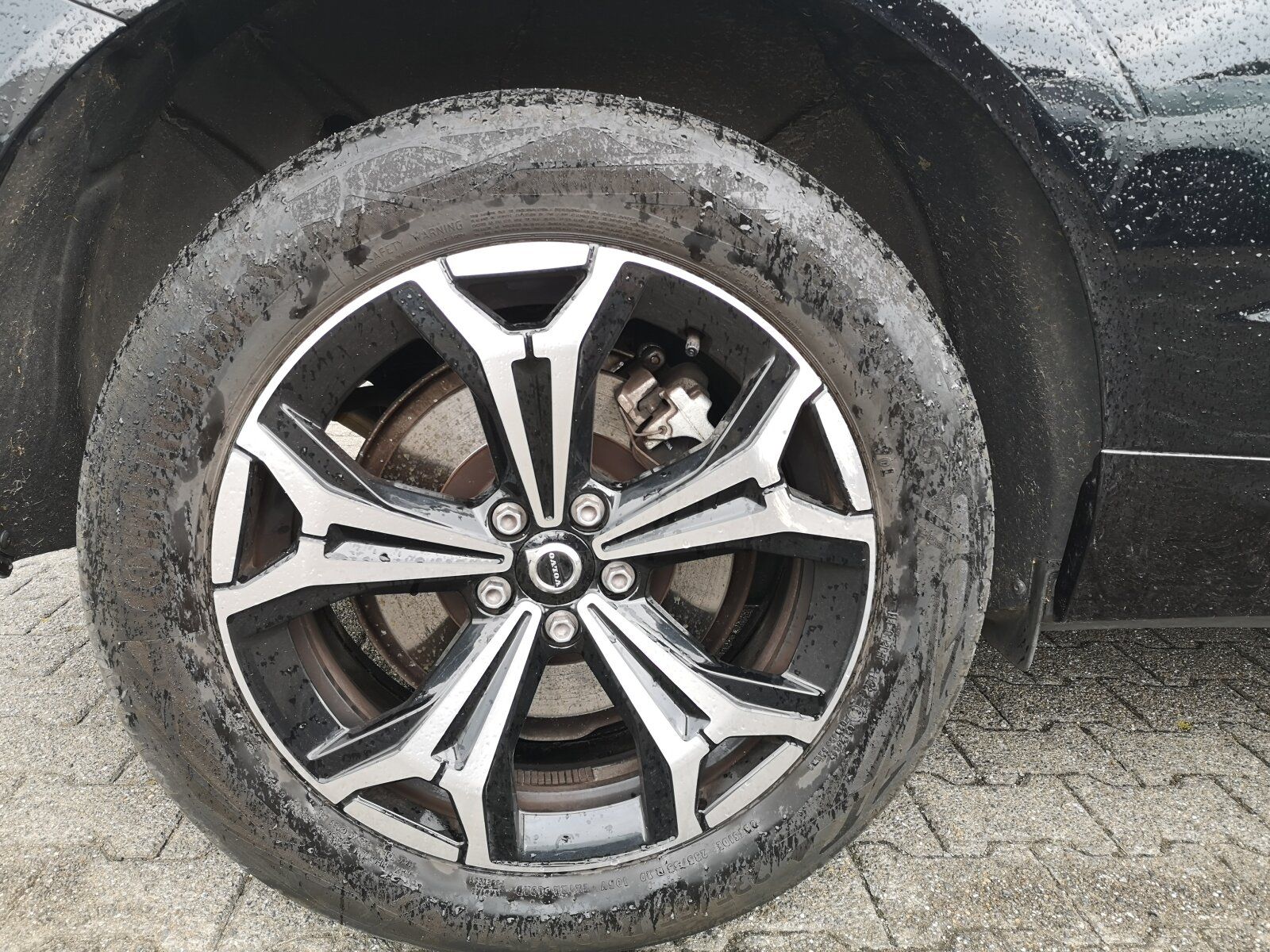 Volvo XC60 Recharge T6 Inscription - Samsaru's Car Outlet