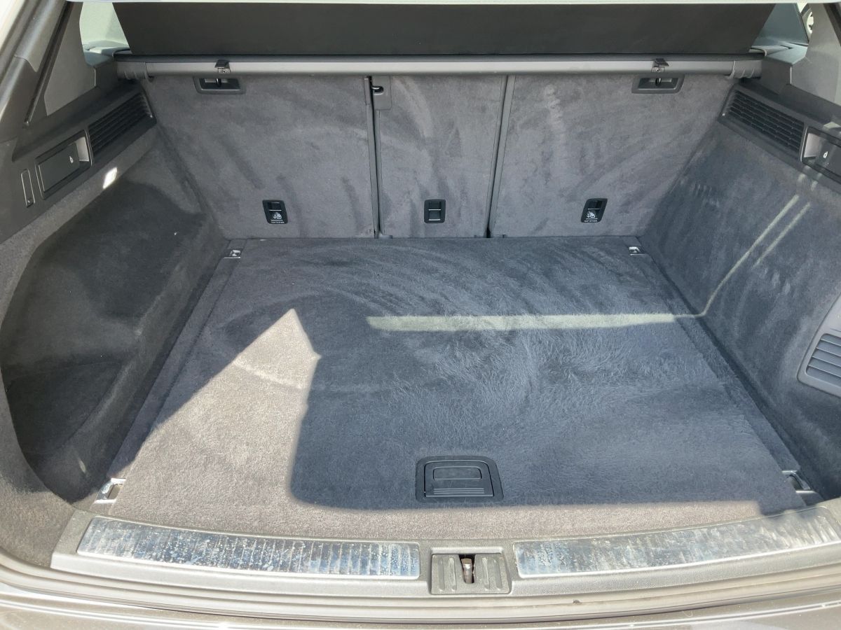 Volkswagen Touareg 3.0 TDI 4M R-LINE - Samsaru's Car Outlet