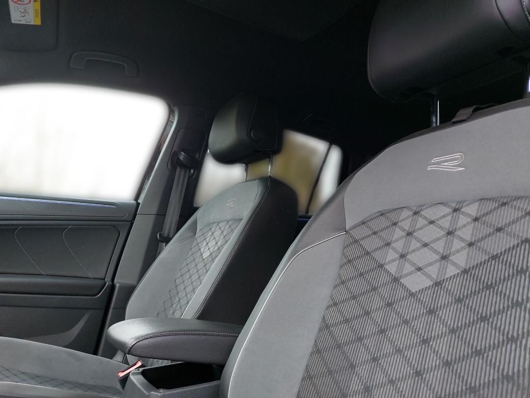 Volkswagen Tiguan R-Line 4x4,DSG,Matrix,AHK,Standh,Navi,R-L