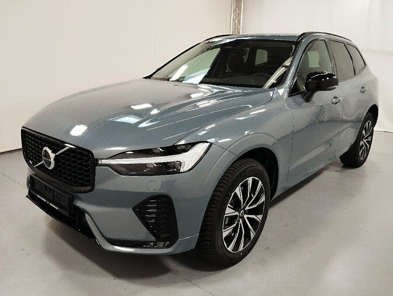 Volvo XC60 B4 Plus Dark Diesel AWD - Samsaru's Car Outlet