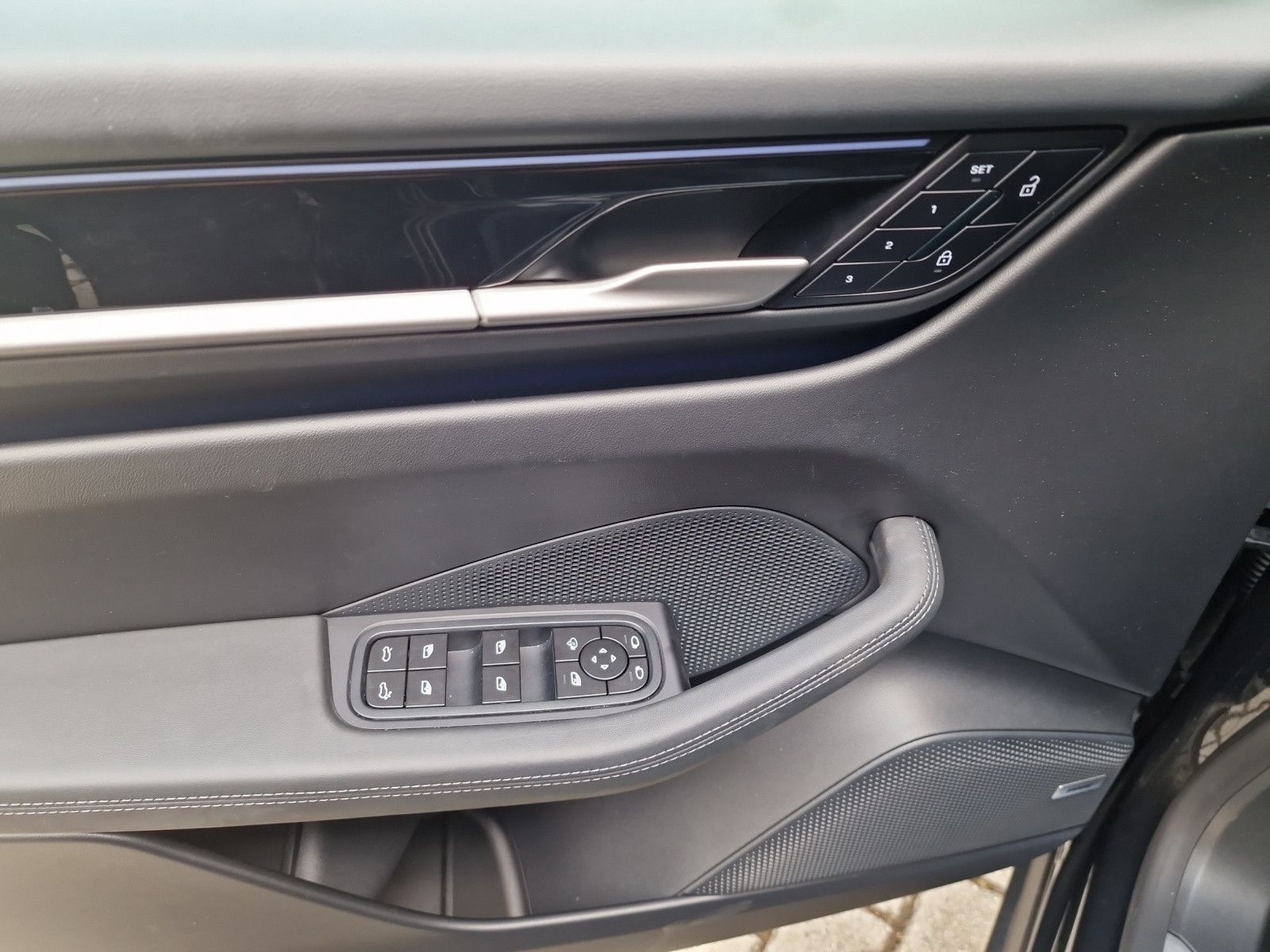 Porsche Macan 4 - Samsaru's Car Outlet