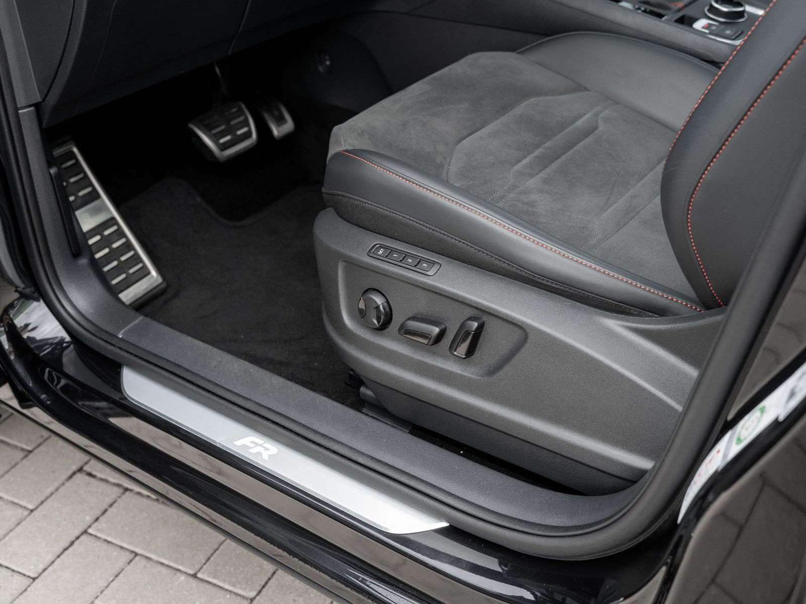 Seat ATECA FR 1.5 TSI DSG AHK Kam. Navi Pano Sportp.
