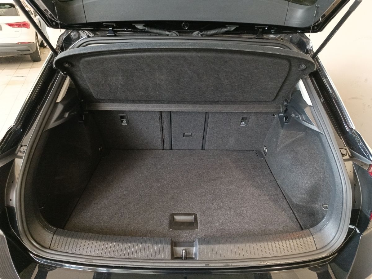 Volkswagen T-Roc 1.5 TSI LIFE DSG - Samsaru's Car Outlet