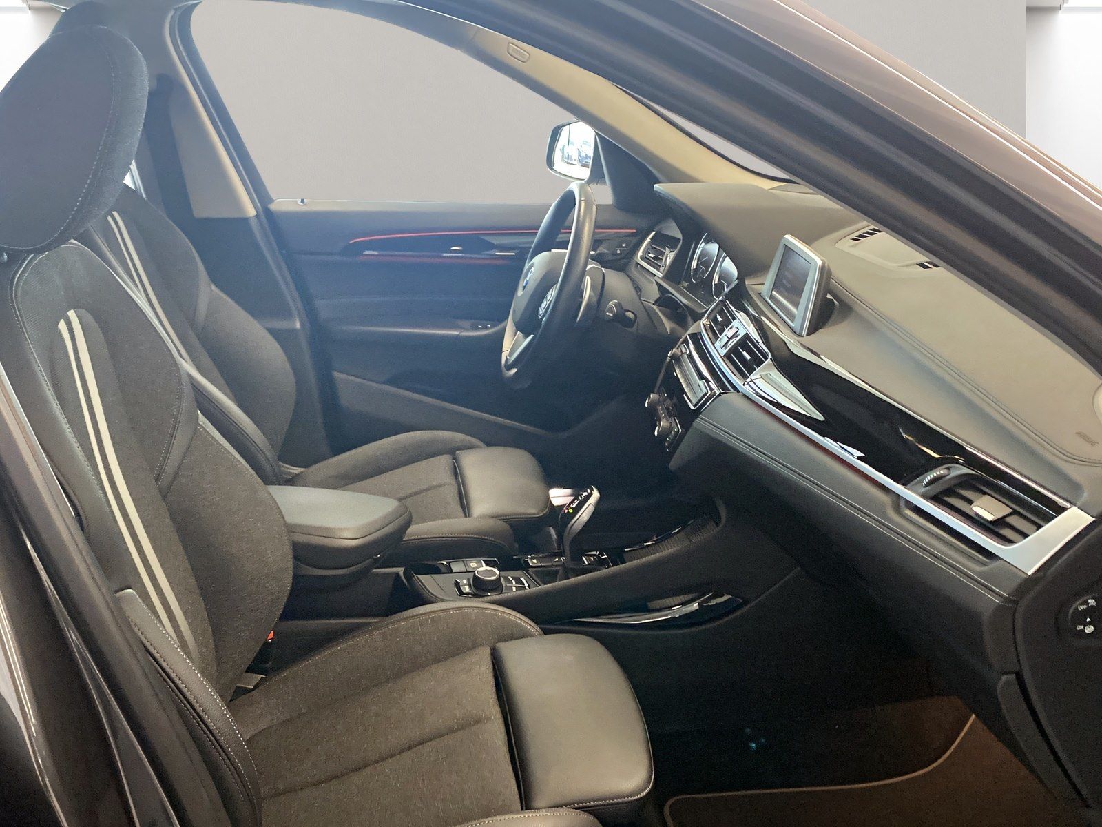 BMW X1 xDrive20d Sport Line - Samsaru's Car Outlet