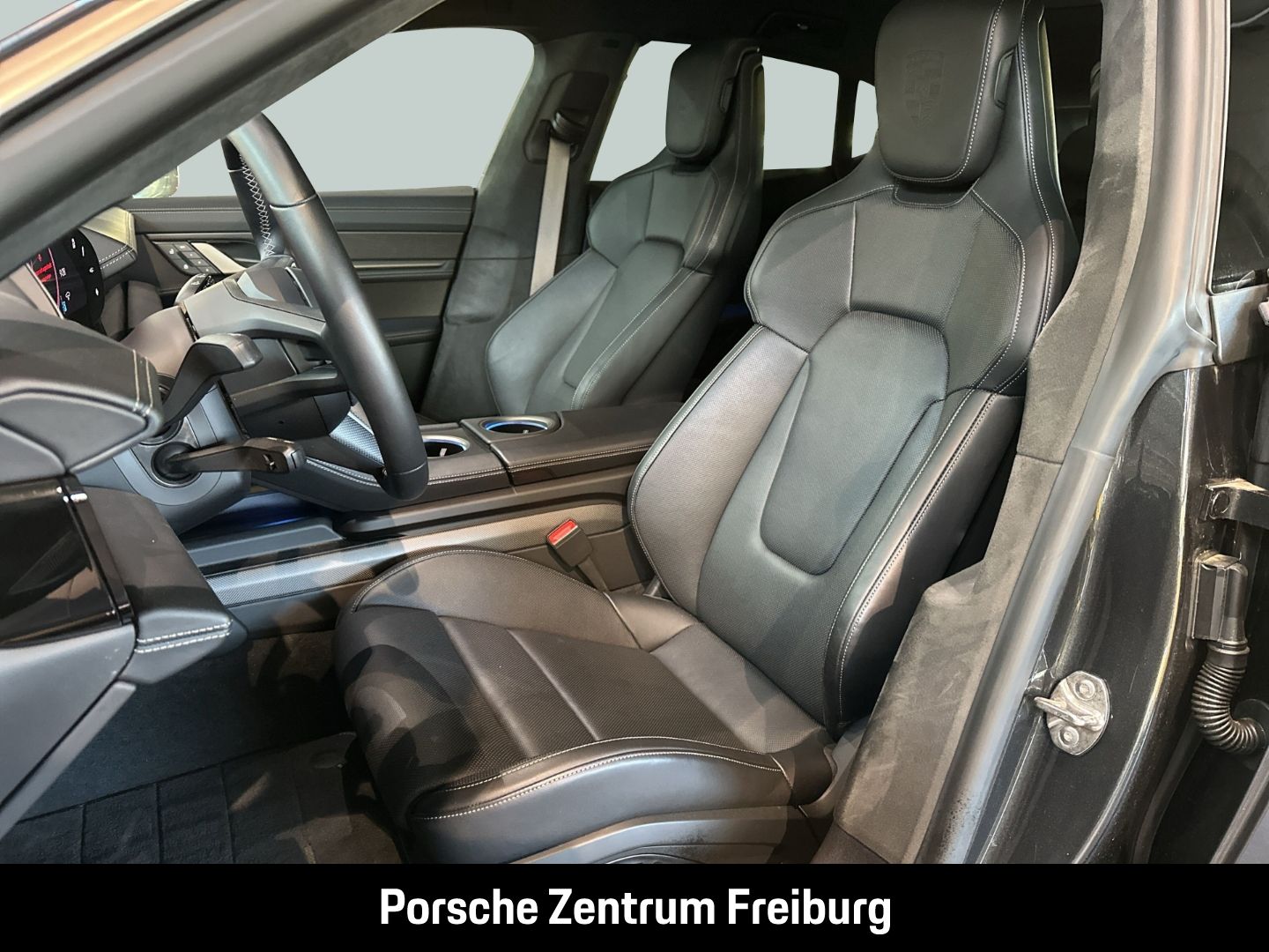 Porsche Taycan Turbo S Cross Turismo Burmester InnoDrive