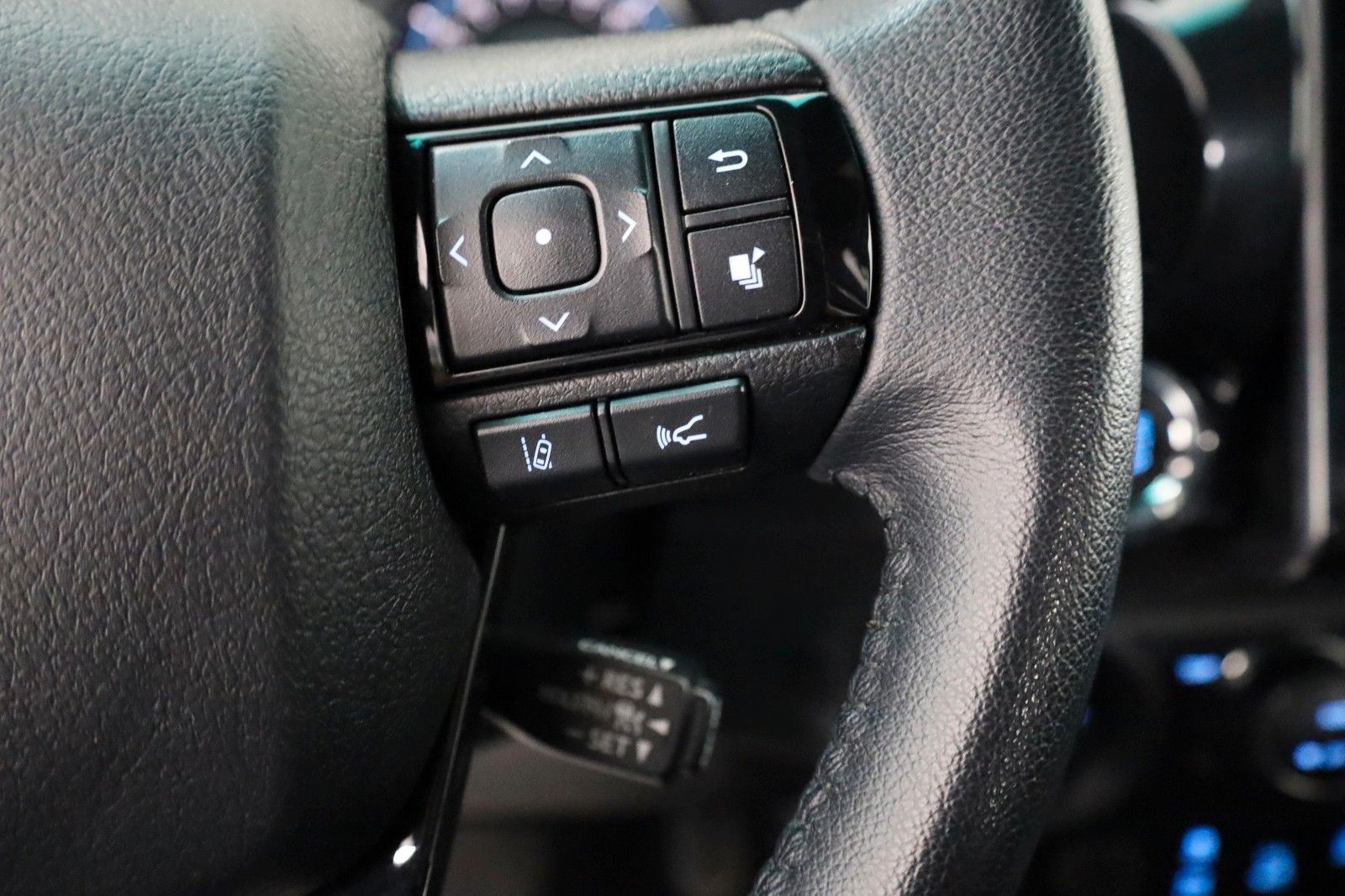 Toyota Hilux 2.8 D-4D Invincible Sport,ACC,AHK