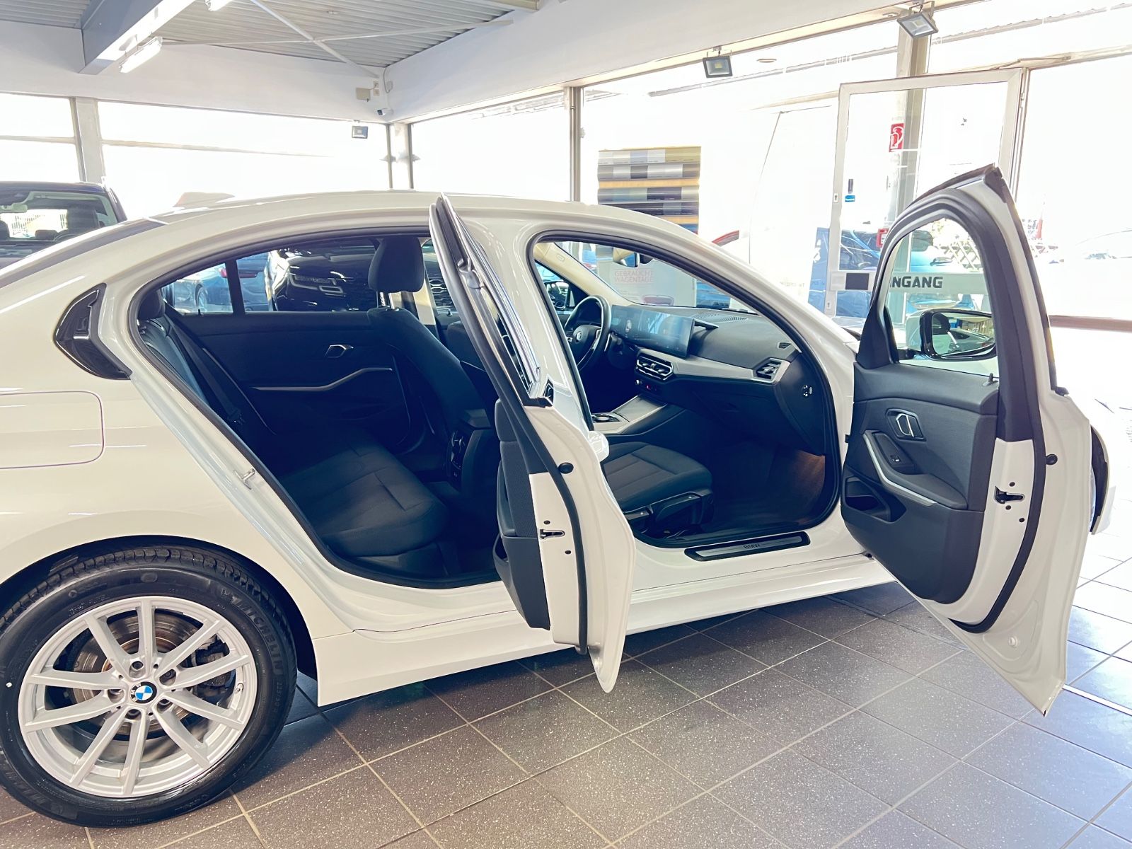 BMW 320 d xDrive Limousine Driving Assist+LED+CURVED