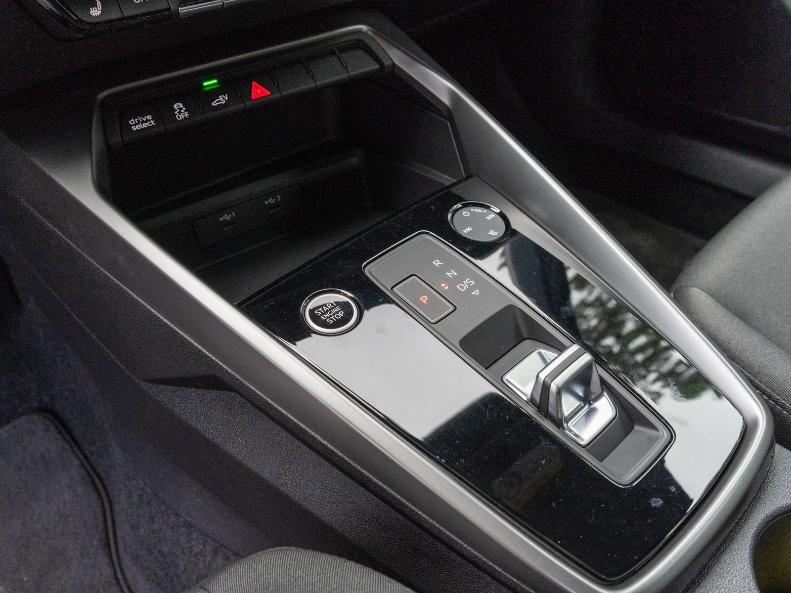 Audi A3 Sportback 40 TFSI e Stronic LED Navi RFK HUD