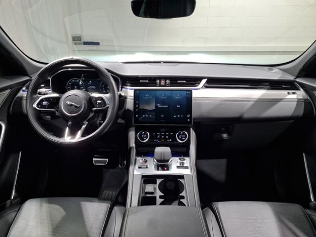Jaguar F-PACE D300 R-Dynamic SE AWD