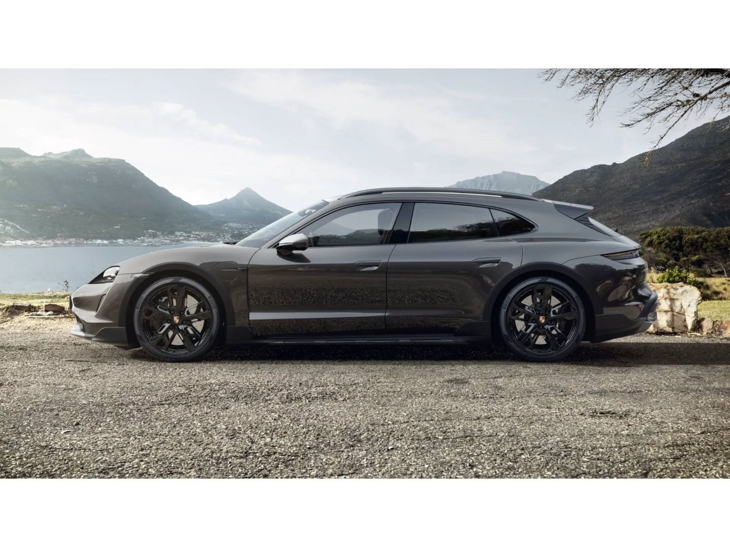 Porsche Taycan Turbo S Cross Turismo Burmester HeadUp