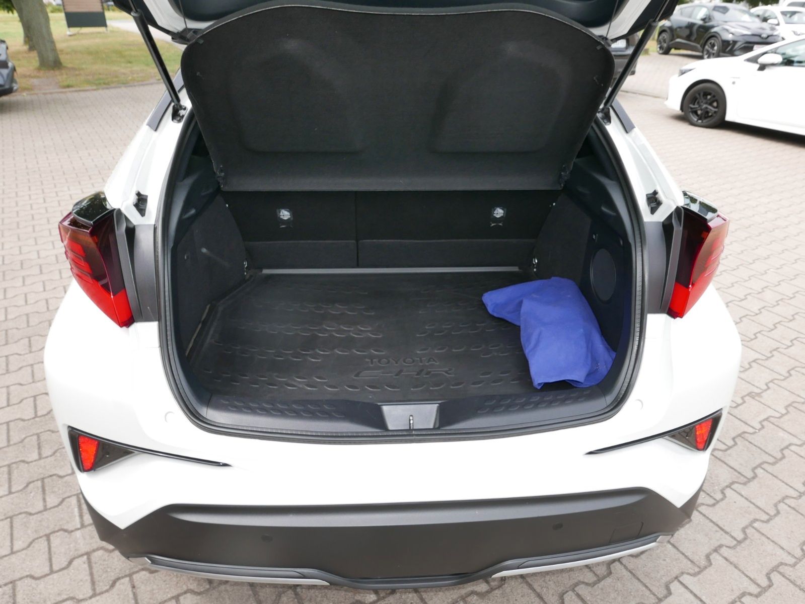 Toyota C-HR Hybrid GR SPORT - Samsaru's Car Outlet