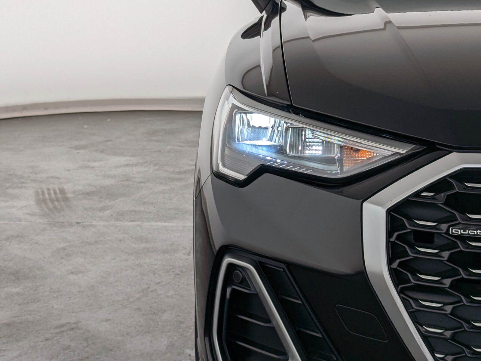 Audi Q3 Sportback 40 2.0 TFSI quattro S line - Samsaru's Car Outlet