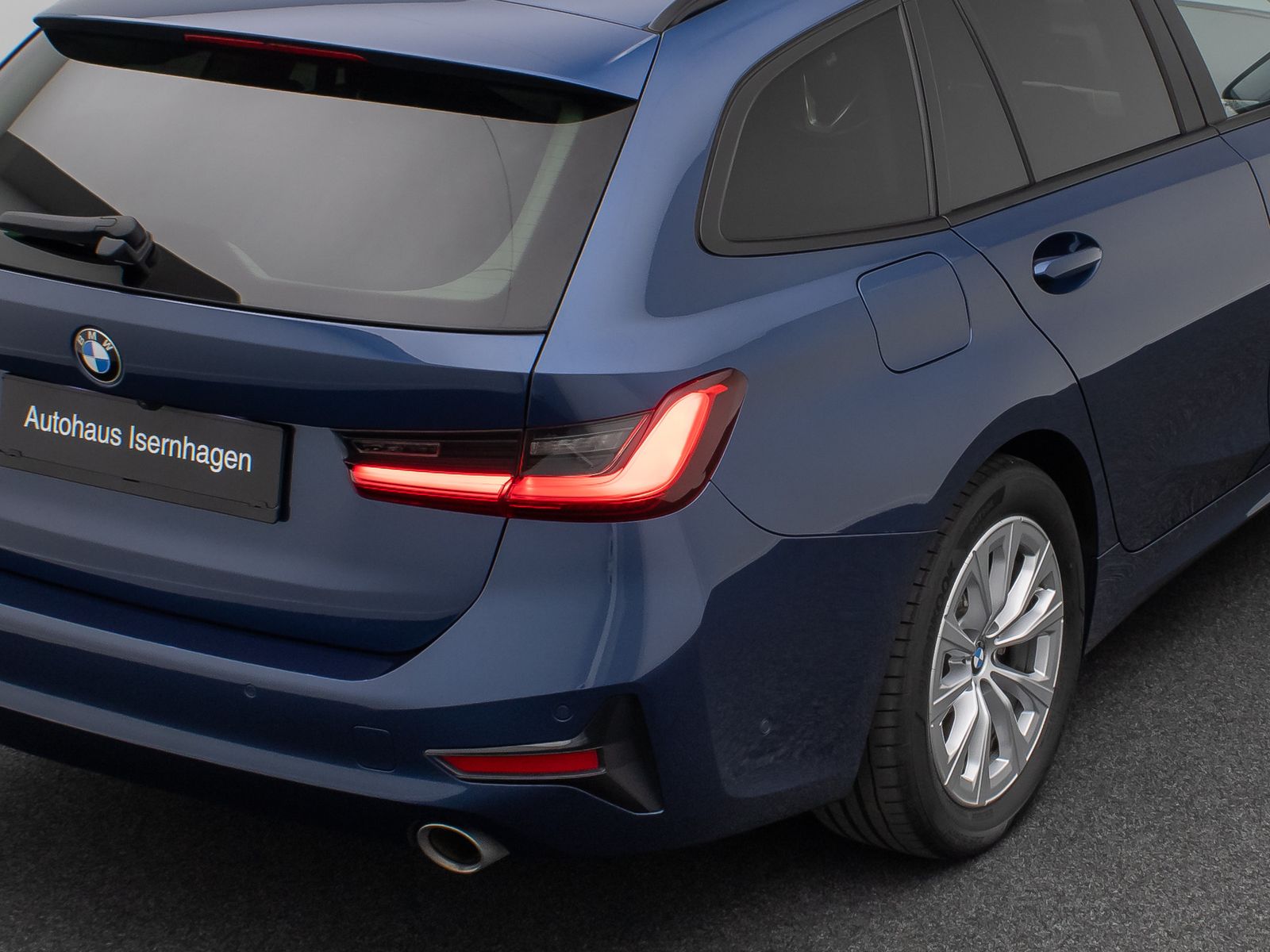 BMW 330i xD - Samsaru's Car Outlet