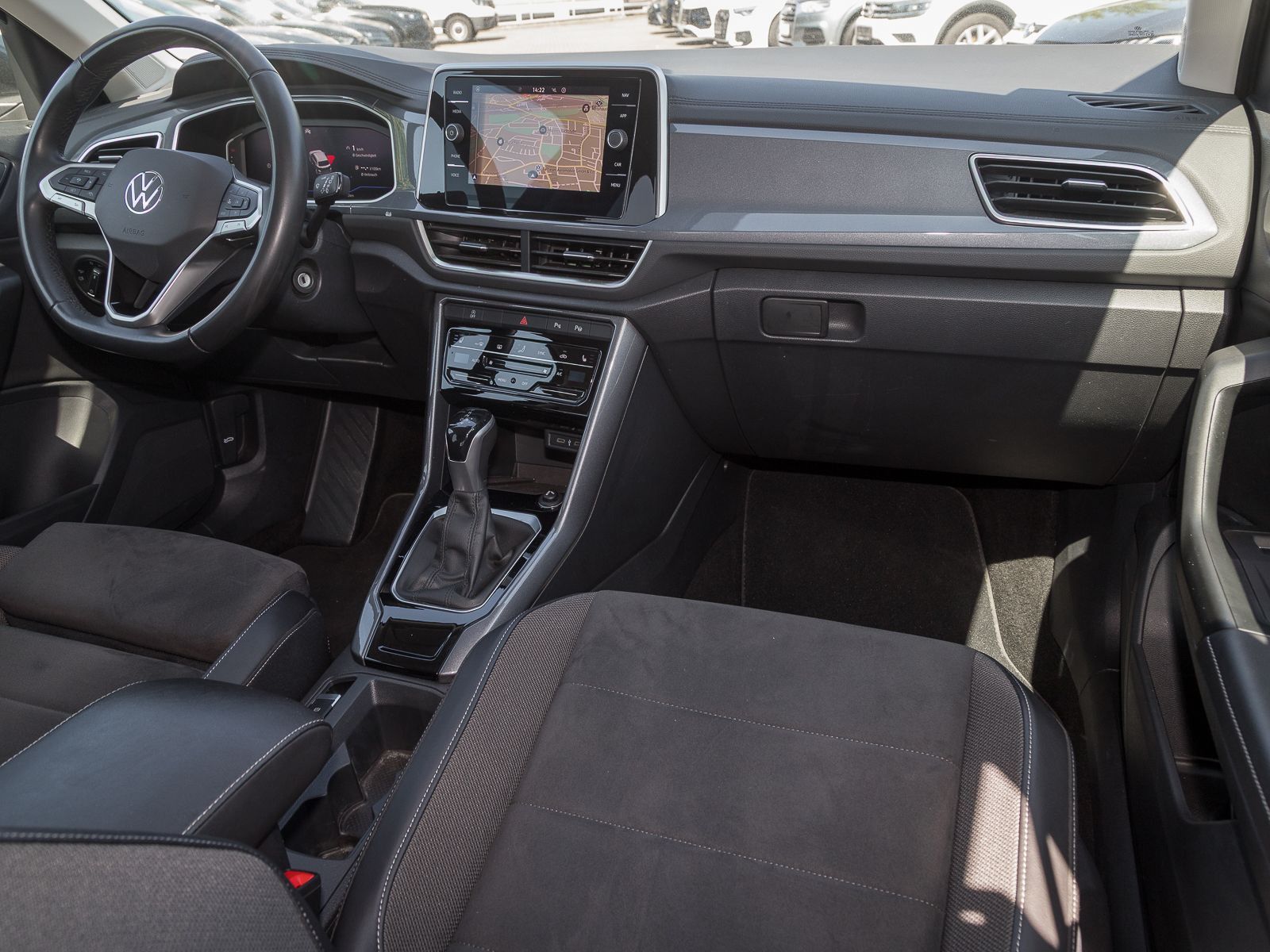 Volkswagen T-Roc 2.0 TDI STYLE - Samsaru's Car Outlet