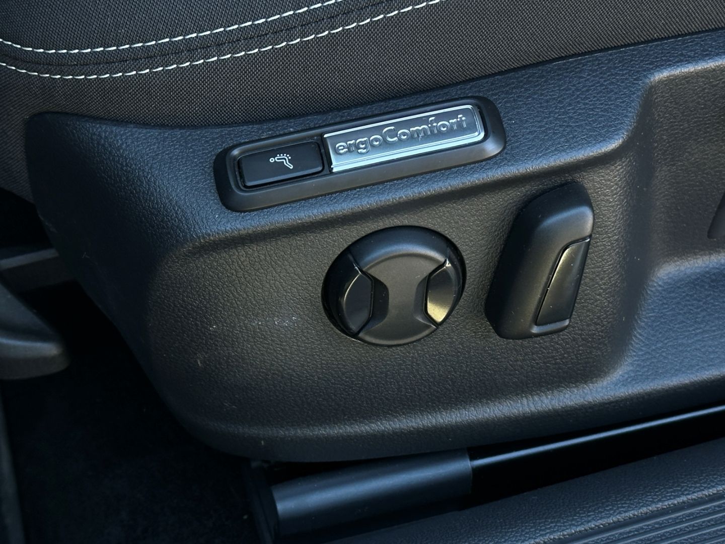 Volkswagen Passat Variant Business 2.0 TSI DSG - Samsaru's Car Outlet