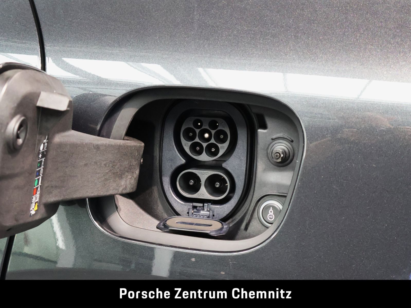 Porsche Macan 4S Electric Luft;Matrix;BOSE;Pano;22Zoll