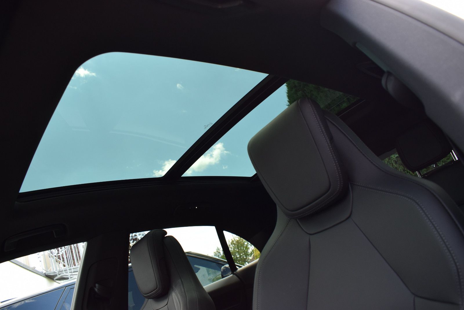 Porsche Macan Electric - Samsaru's Car Outlet