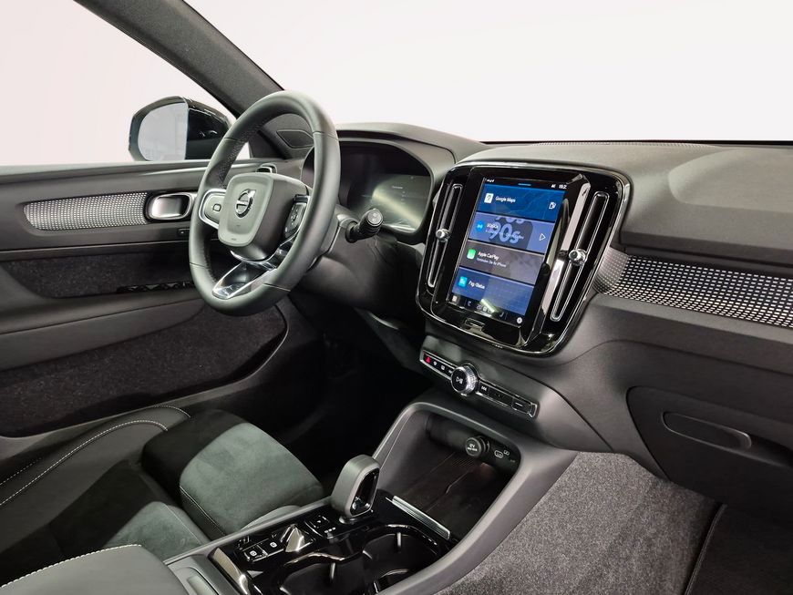 Volvo XC40 B3 Plus Dark - Samsaru's Car Outlet