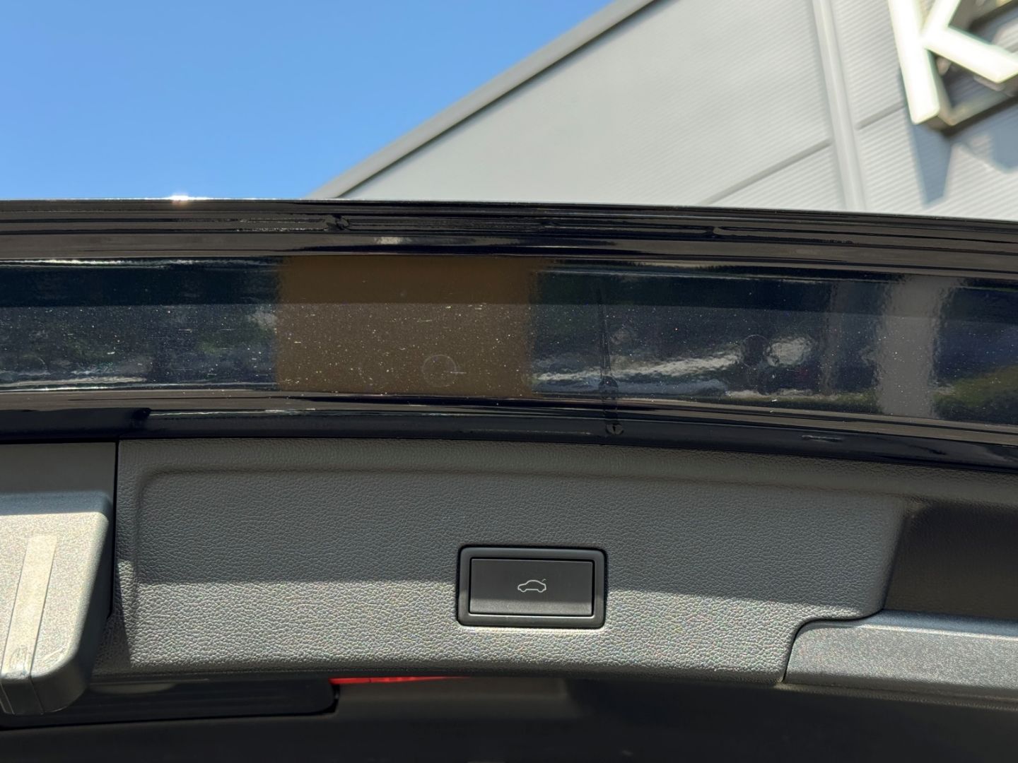 Volkswagen Touareg 4Motion 3.0 V6 TDI R-Line - Samsaru's Car Outlet