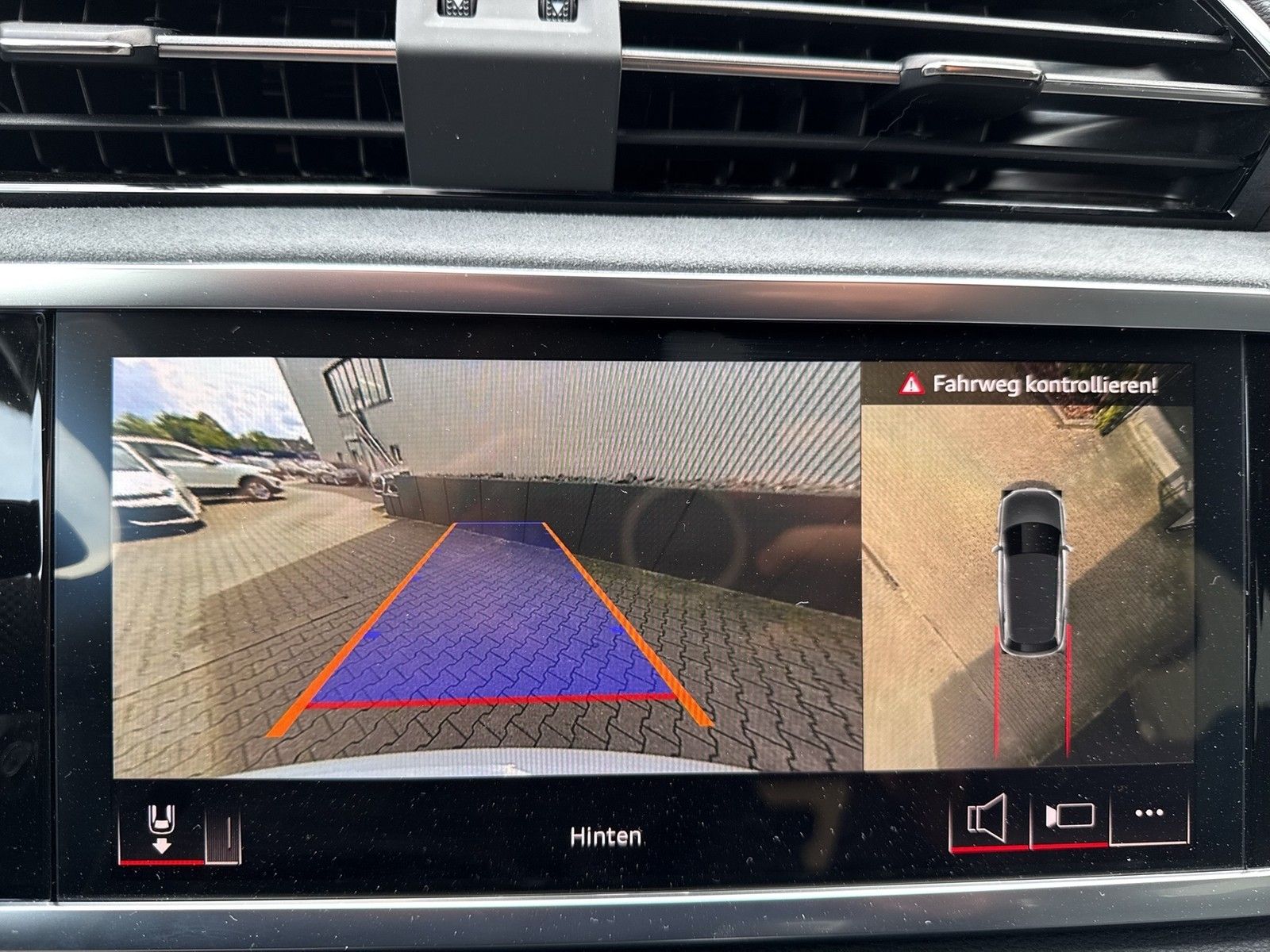 Audi Q3 40 quattro S LINE STANDHZ. AHK 360°CAM LM20