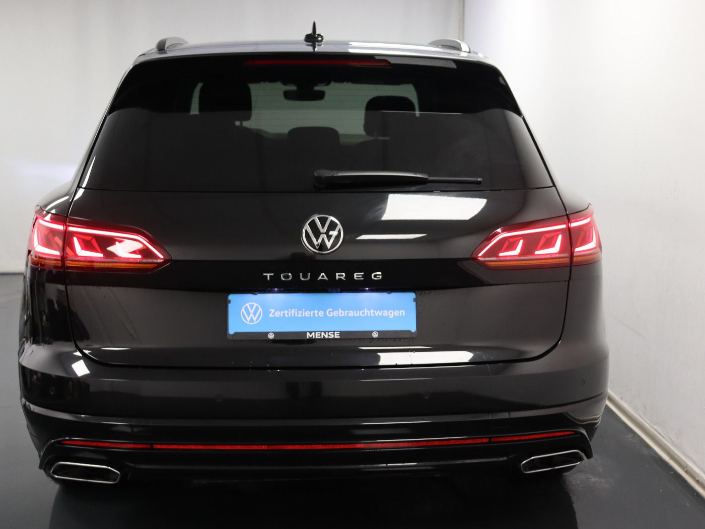 Volkswagen Touareg 3.0 TDI 4 Motion R-Line - Samsaru's Car Outlet