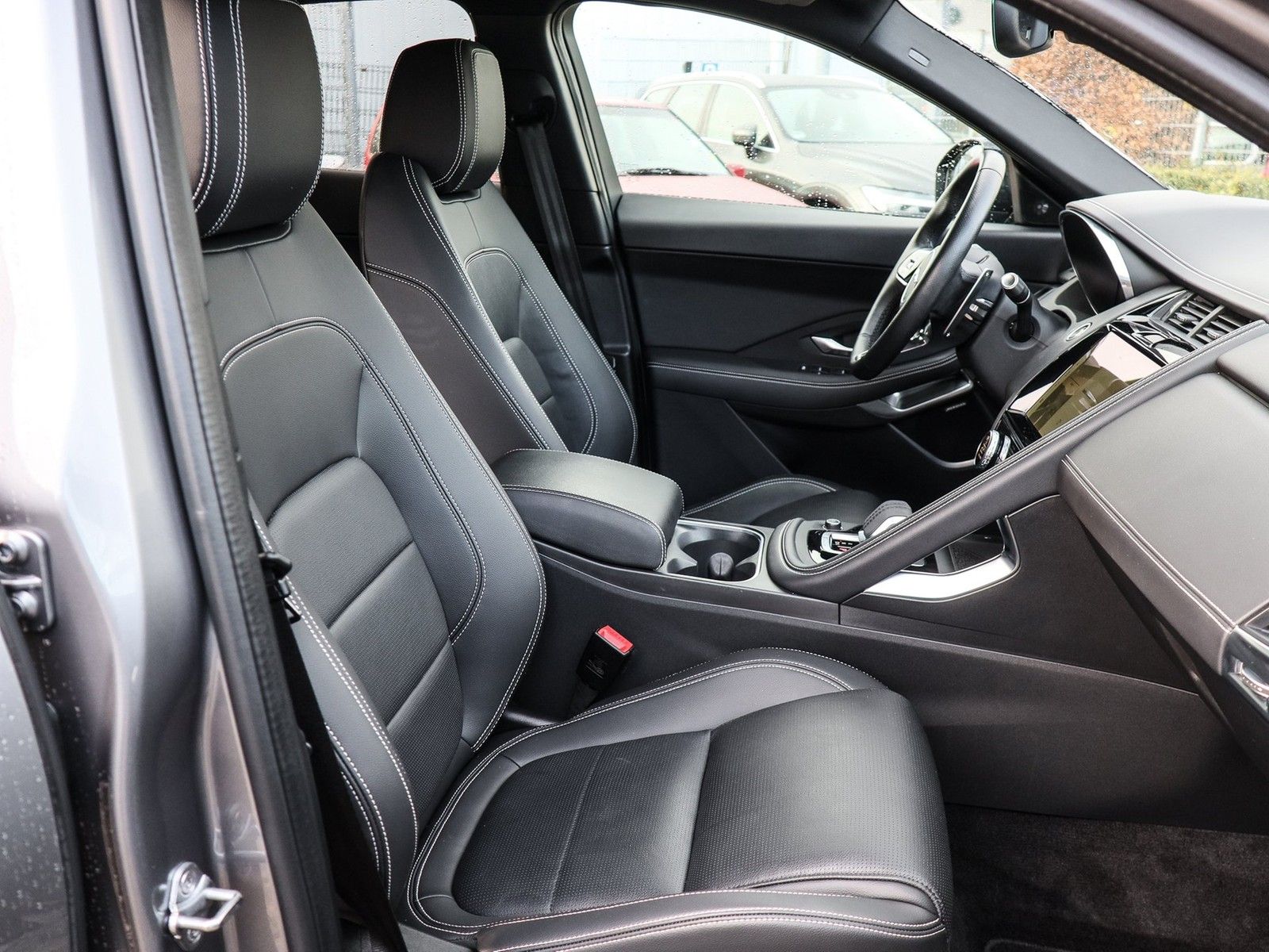 Jaguar E-PACE P250 R-Dynamic SE AWD Black Pack, 20" LM