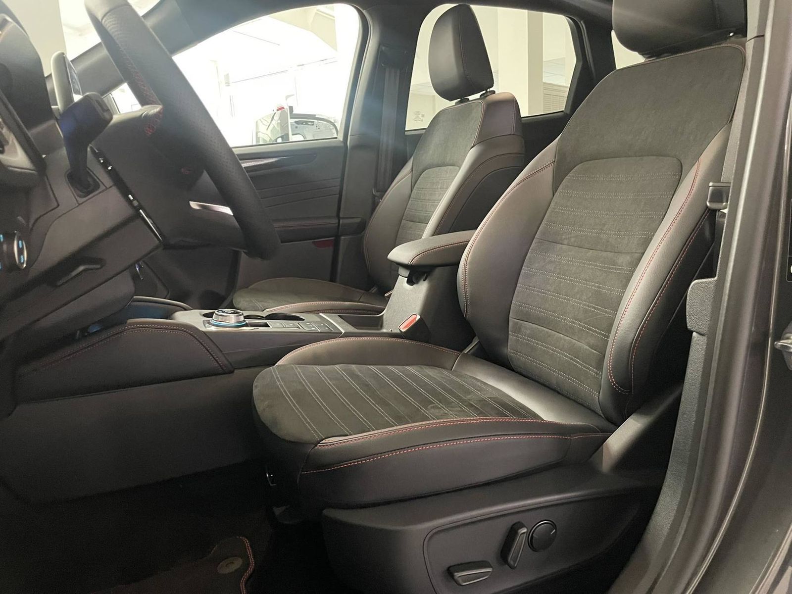Ford Kuga ST-Line X - Samsaru's Car Outlet
