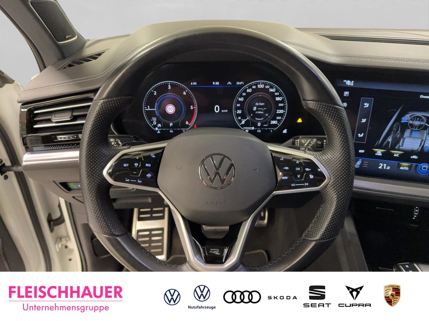Volkswagen Touareg 3.0 TDI V6 4M R-Line - Samsaru's Car Outlet