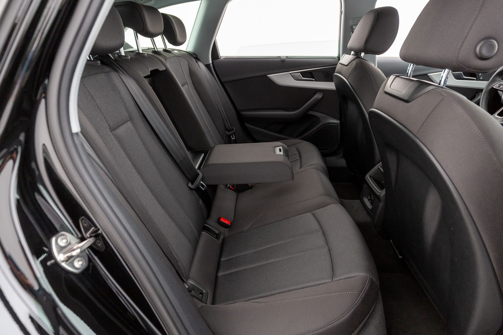 Audi A4 Avant 35 TFSI - Samsaru's Car Outlet