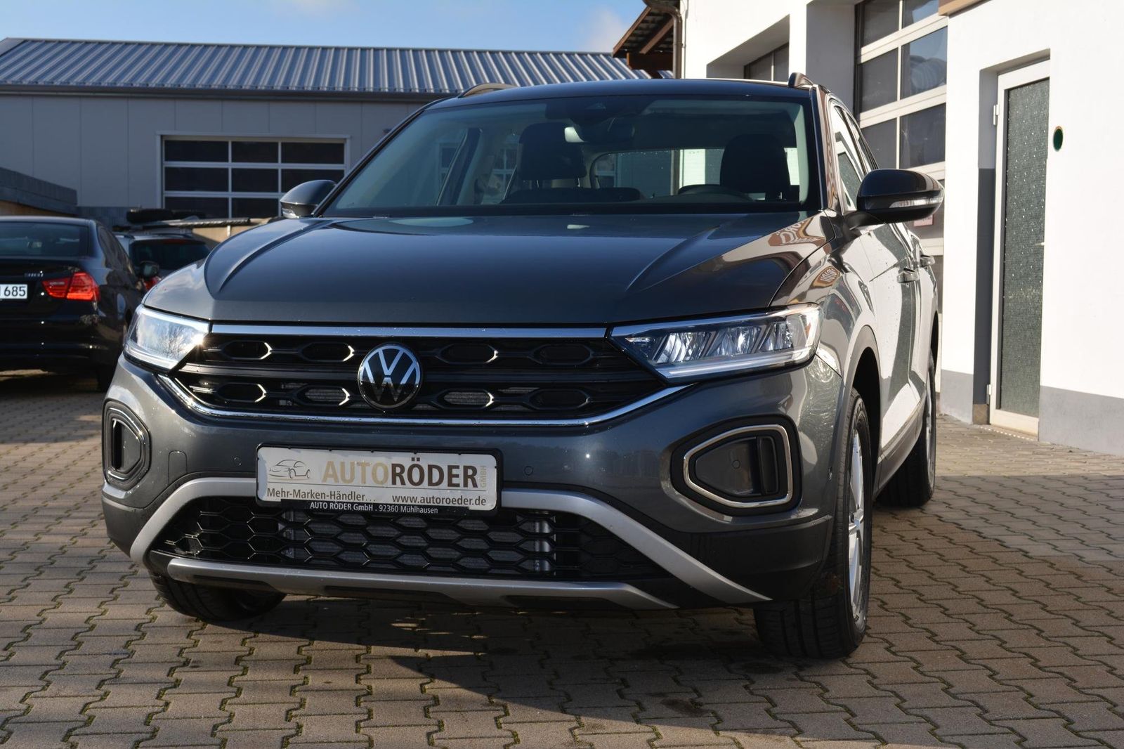 Volkswagen T-Roc Life Plus - Samsaru's Car Outlet