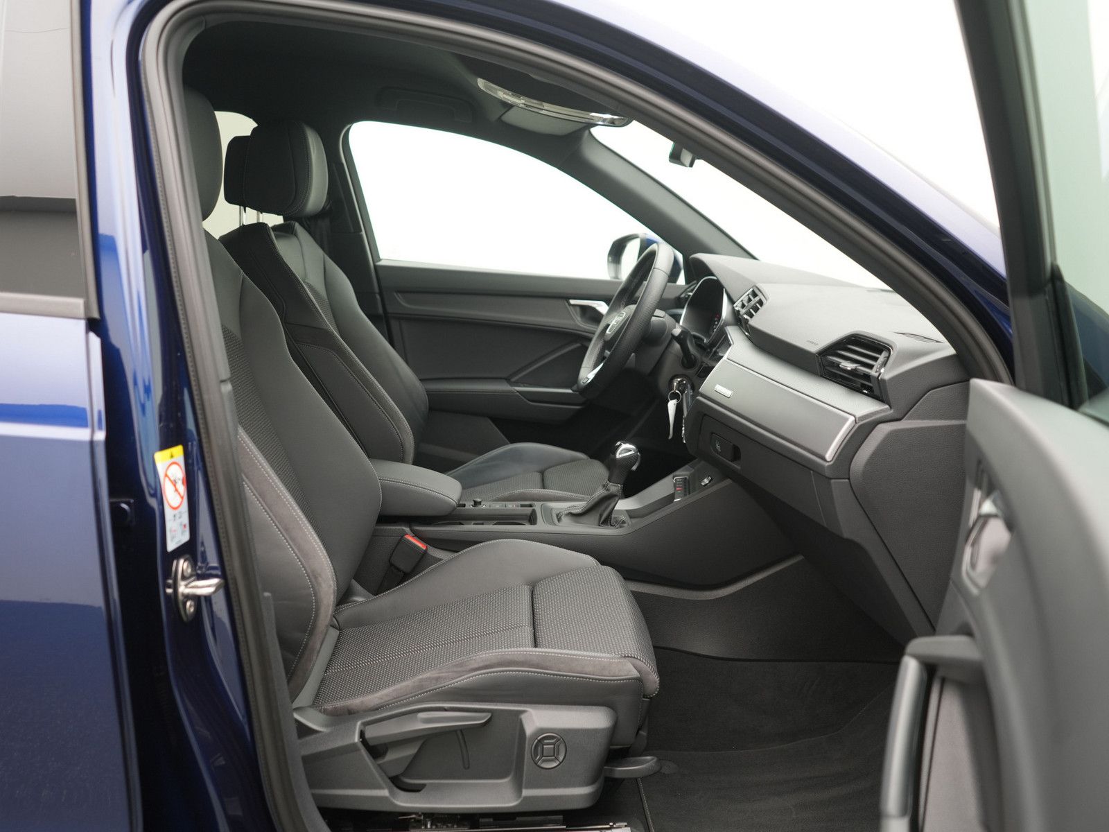 Audi Q3 S line quattro - Samsaru's Car Outlet