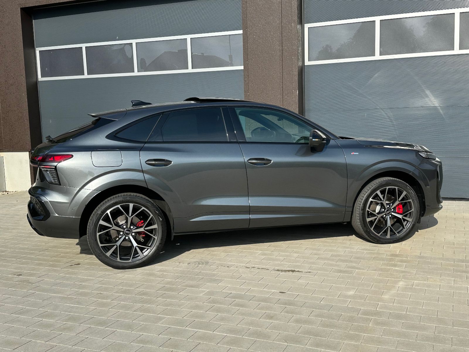 Audi Q3 Sportback TFSI quattro S line PANO LEDER AHK