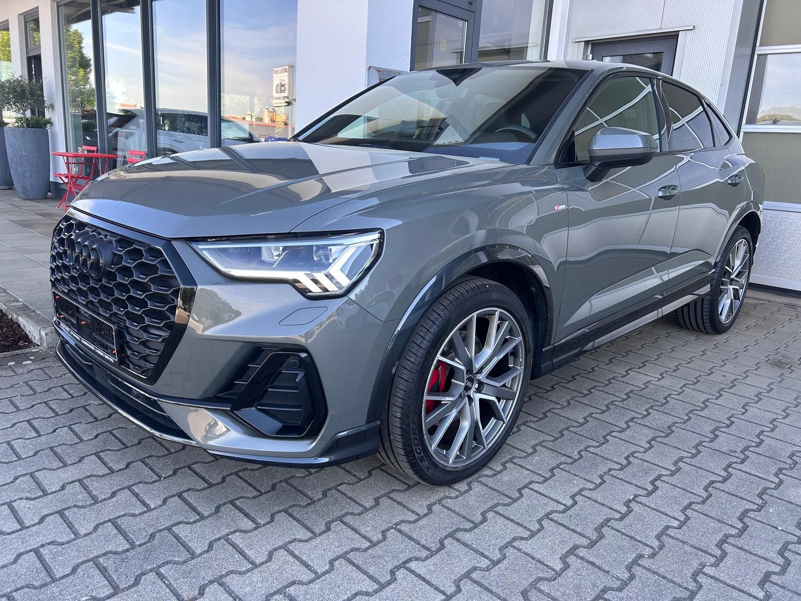 Audi Q3 40 TDI quattro S line 2.0TDI Sportb. AHK DCC