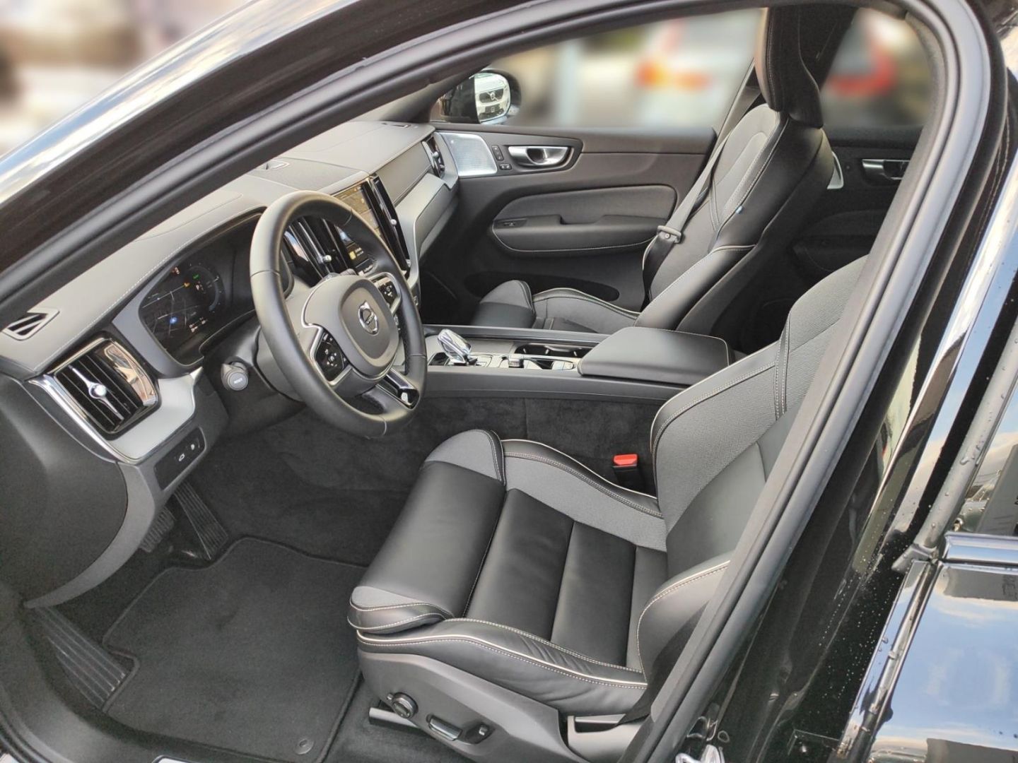 Volvo XC60 T8 Ultra Black Edition Recharge Plug-In Hyb