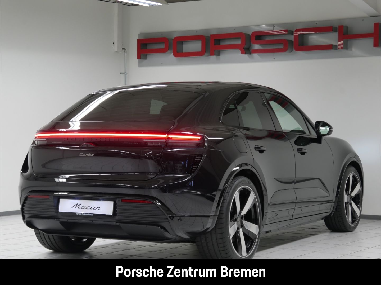 Porsche Macan Electric Turbo Sportpaket - Samsaru's Car Outlet